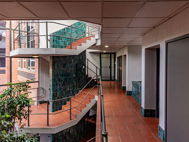 Immaculate First Floor Offices In A Secure Park Available Now. - Photo 4