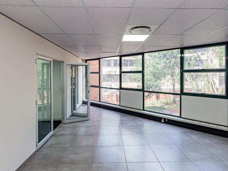 Immaculate First Floor Offices In A Secure Park Available Now. - Photo 6