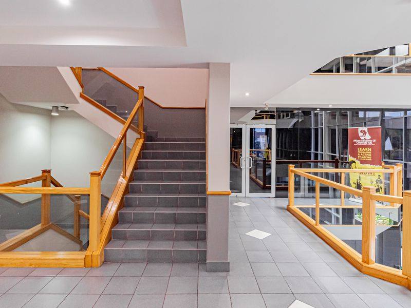 Move In Ready Offices In An Iconic Building And Landmark Address. - Photo 6