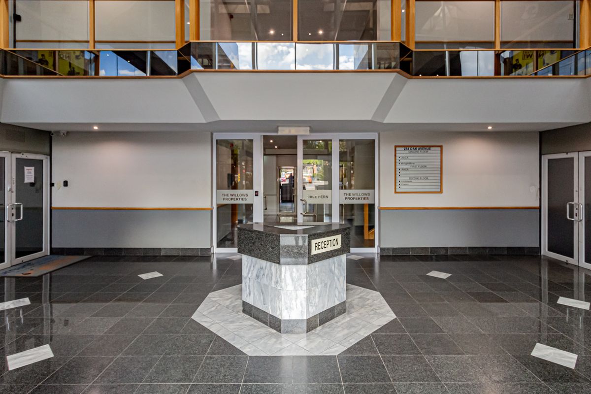 Move In Ready Offices In An Iconic Building And Landmark Address. - Photo 5