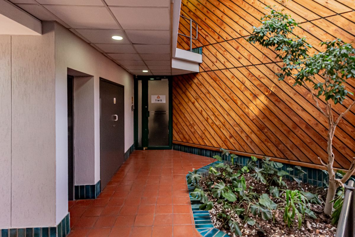 Perfect Call / Contact Premises Close To Public Transport. - Photo 5