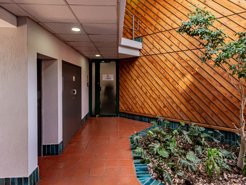 Perfect Call / Contact Premises Close To Public Transport. - Photo 5