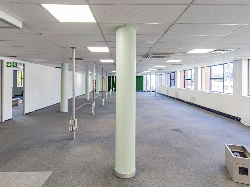 Perfect Call / Contact Premises Close To Public Transport. - Photo 7