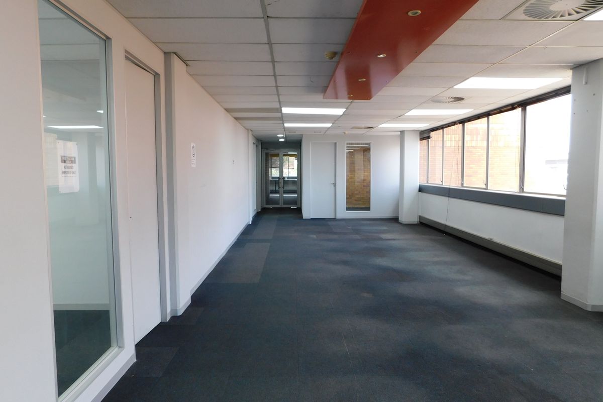 Entire Standalone Building Suitable For Call Centres, Adult Colleges, etc. - Photo 5