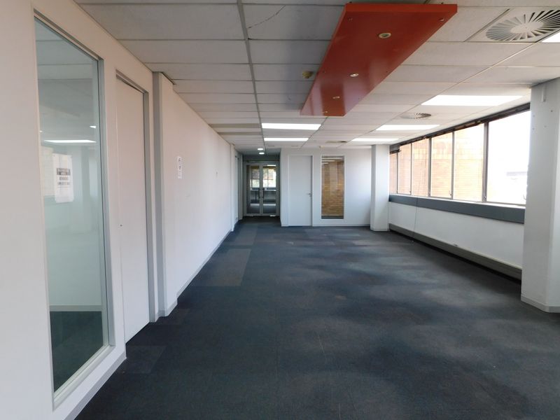 Entire Standalone Building Suitable For Call Centres, Adult Colleges, etc. - Photo 5