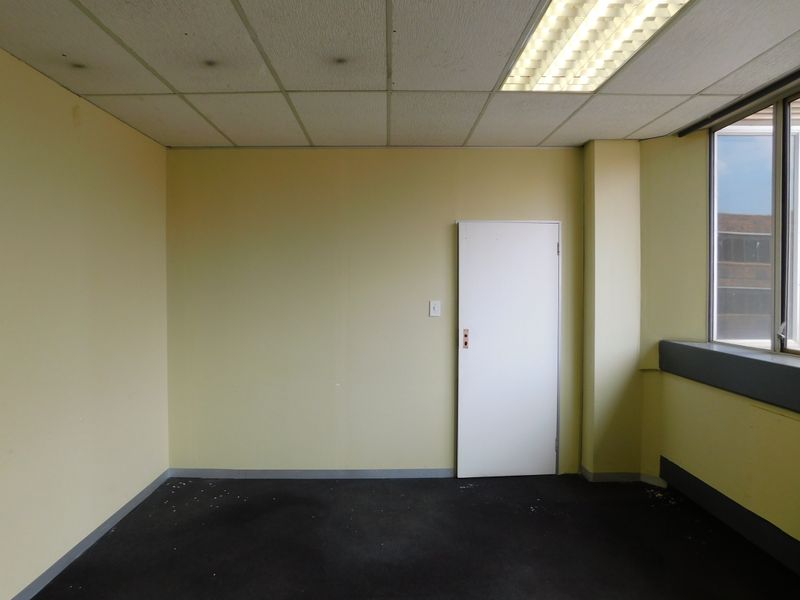 Entire Standalone Building Suitable For Call Centres, Adult Colleges, etc. - Photo 10