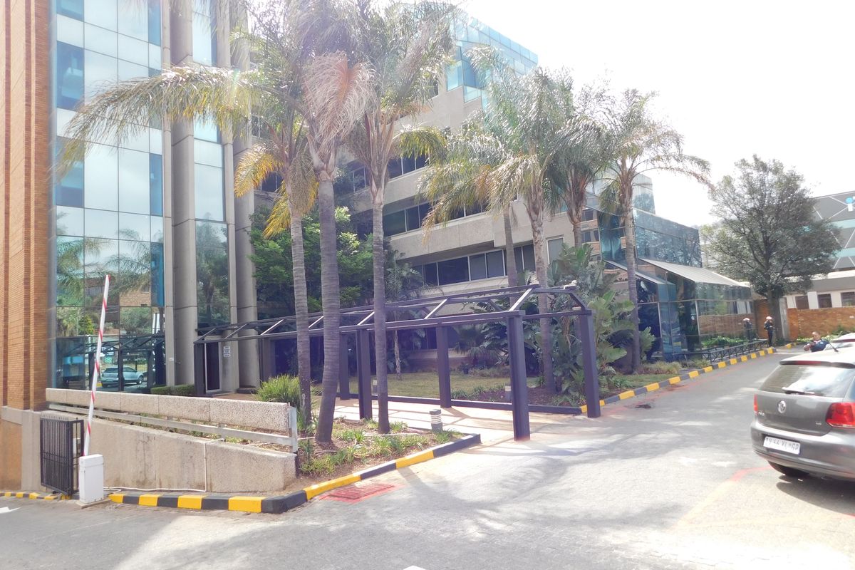 Entire Standalone Building Suitable For Call Centres, Adult Colleges, etc. - Photo 2