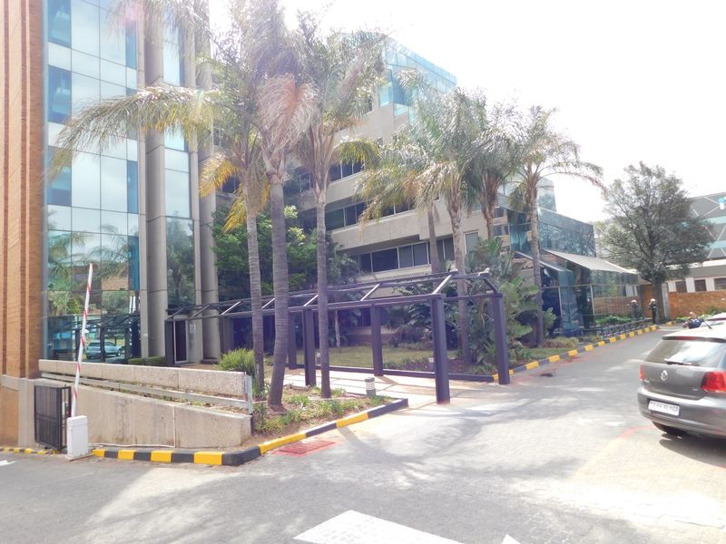 Entire Standalone Building Suitable For Call Centres, Adult Colleges, etc. - Photo 2