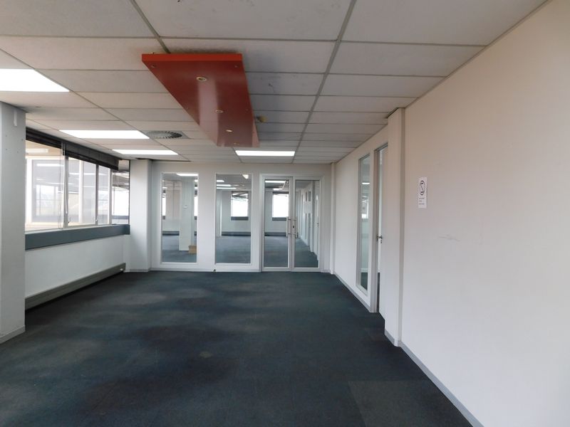 Entire Standalone Building Suitable For Call Centres, Adult Colleges, etc. - Photo 7