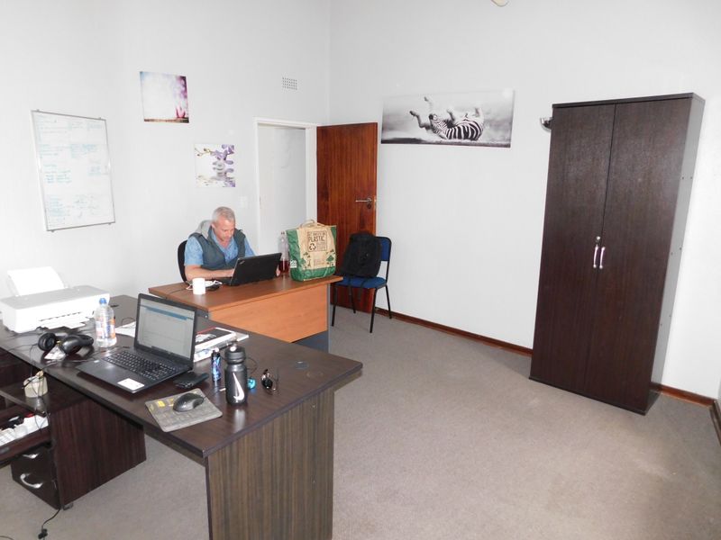 Versatile Premises Available For Training, Colleges, Schools, Conferencing, etc. - Photo 9