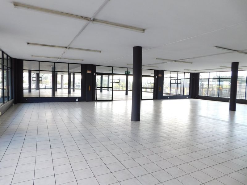 Prime High Exposure Retail Space Available To Suit. - Photo 4