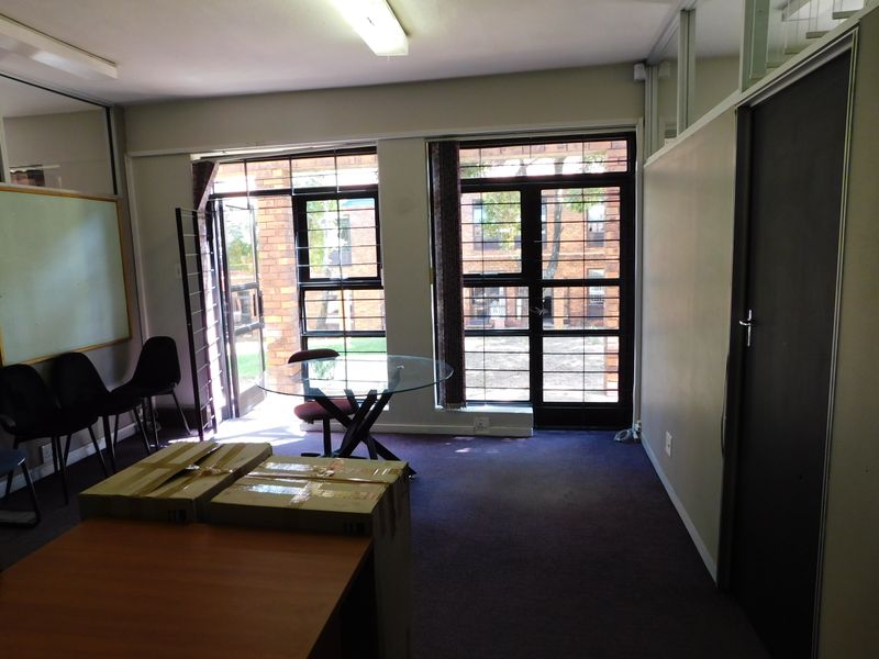 Entire Private Exclusive Use Subdivisible Office Unit Available To Suit. - Photo 5