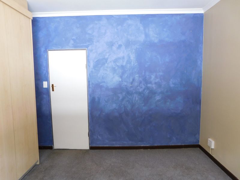 Entire Private Exclusive Use Subdivisible Office Unit Available To Suit. - Photo 6