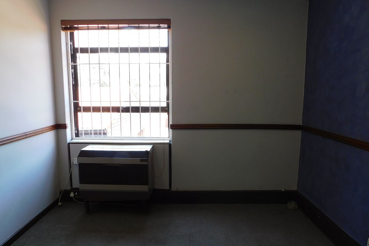 Entire Private Exclusive Use Subdivisible Office Unit Available To Suit. - Photo 4