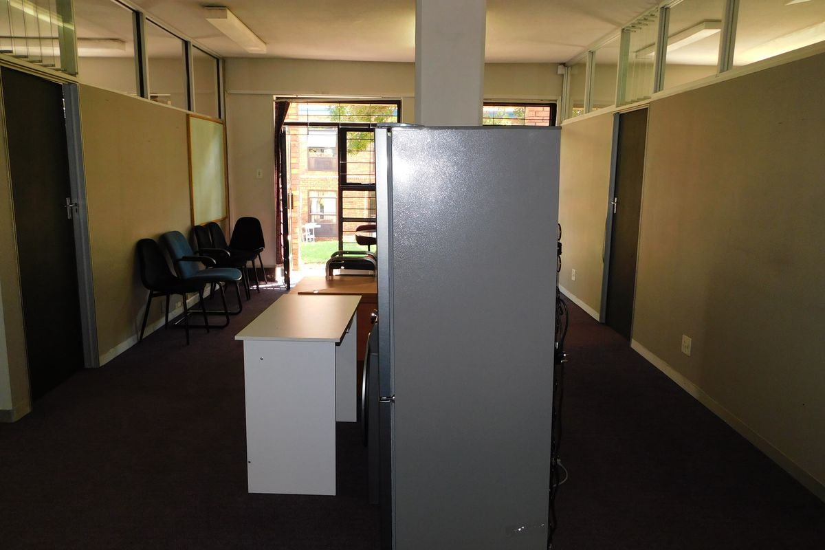 Entire Private Exclusive Use Subdivisible Office Unit Available To Suit. - Photo 3