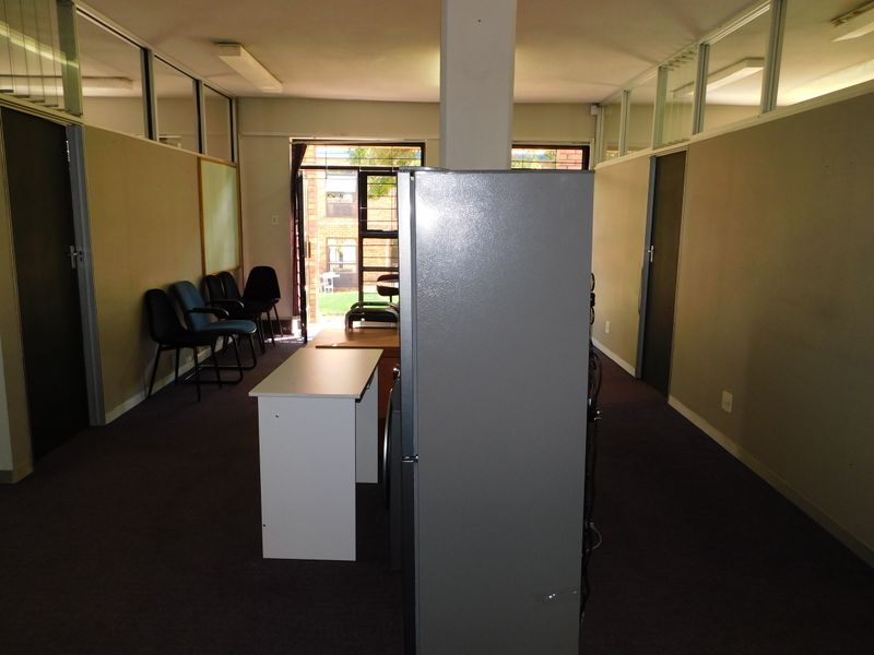 Entire Private Exclusive Use Subdivisible Office Unit Available To Suit. - Photo 3