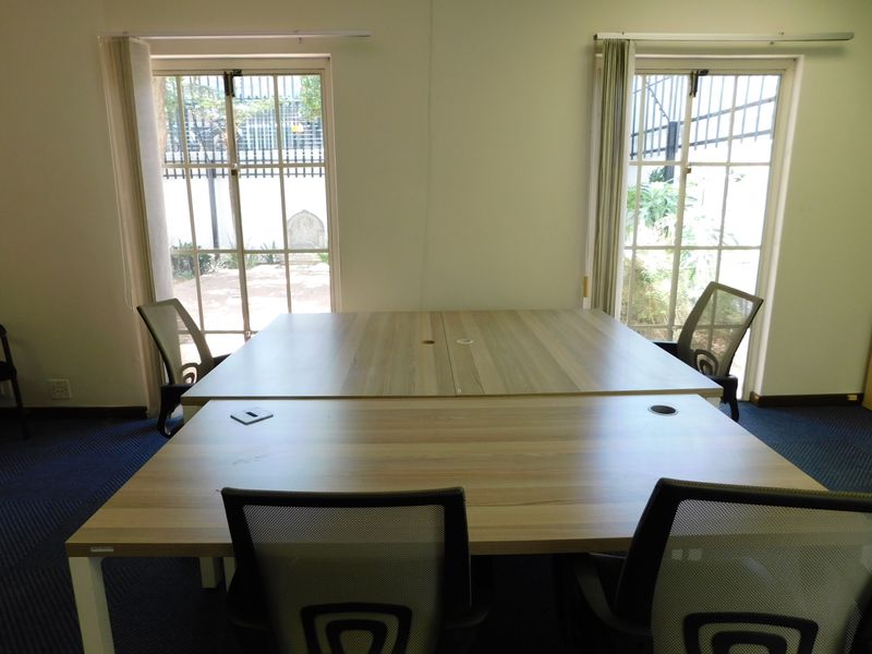 Immaculate First Floor Offices Available On A Date To Suit. - Photo 10
