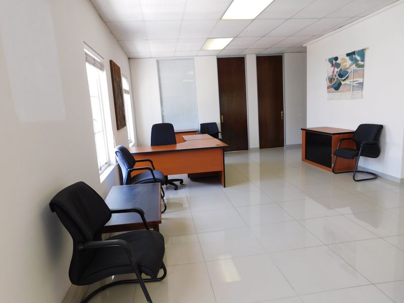 Immaculate First Floor Offices Available On A Date To Suit. - Photo 9