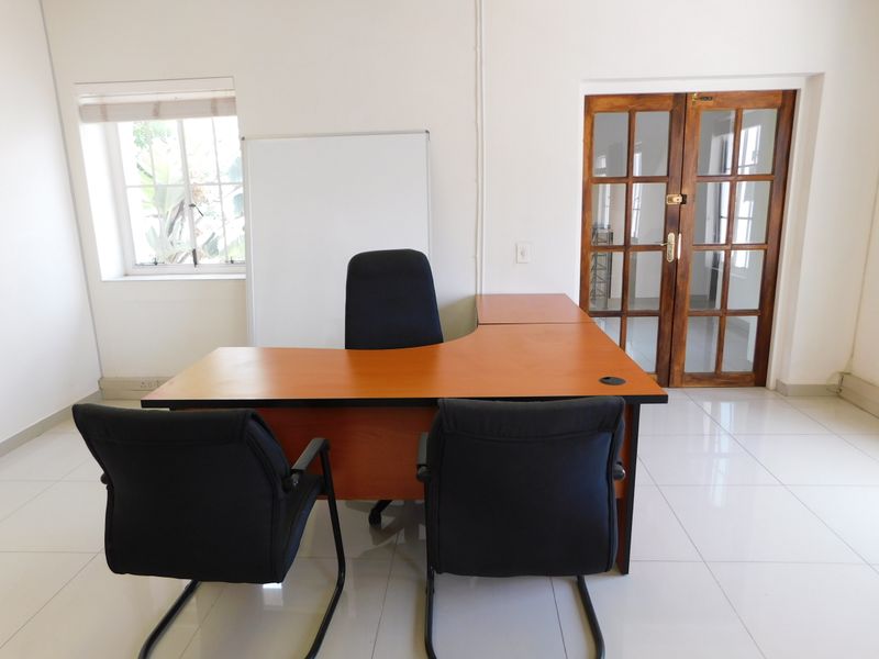 Immaculate First Floor Offices Available On A Date To Suit. - Photo 8