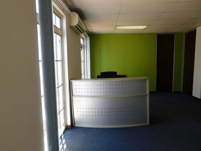 Immaculate First Floor Offices Available On A Date To Suit. - Photo 6