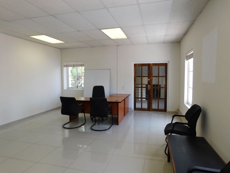 Immaculate First Floor Offices Available On A Date To Suit. - Photo 7