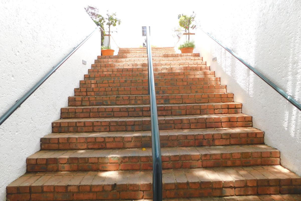 Immaculate First Floor Offices Available On A Date To Suit. - Photo 4