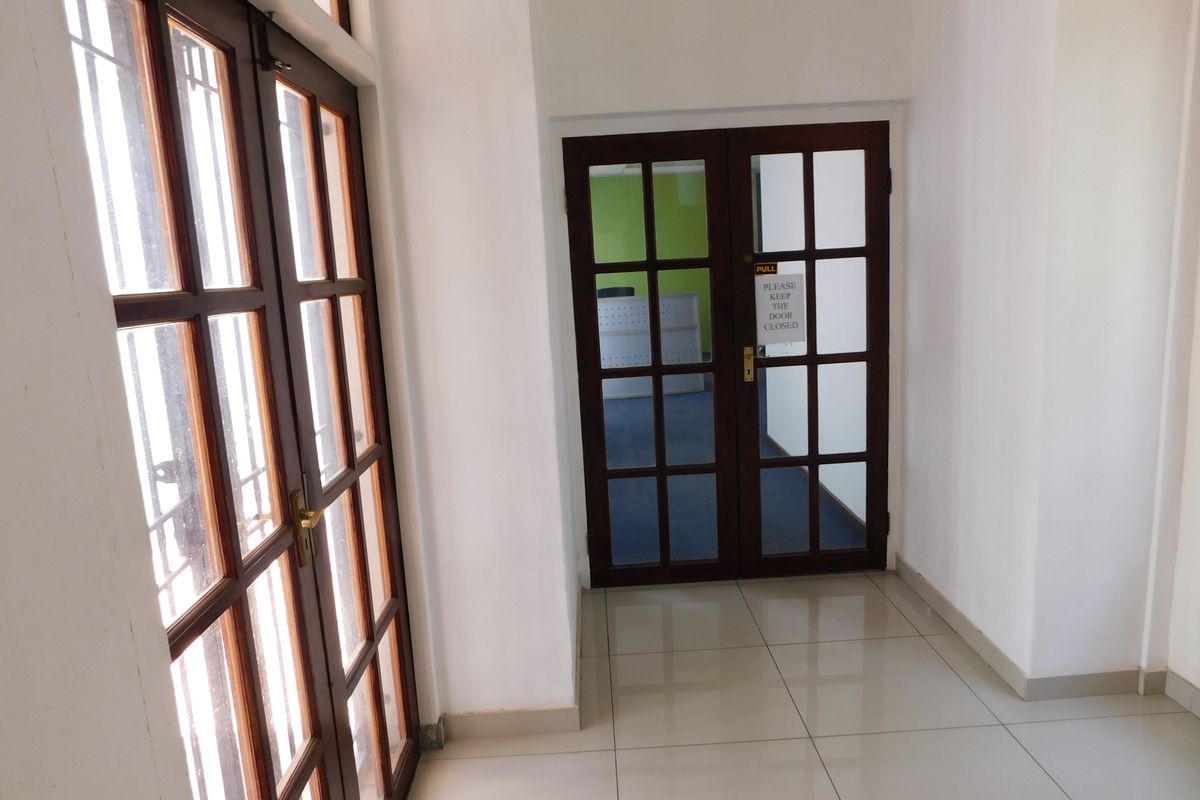 A Grade Move In Ready Ground Floor Office Space. - Photo 4