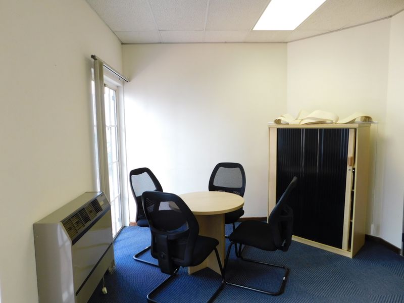 A Grade Move In Ready Ground Floor Office Space. - Photo 10