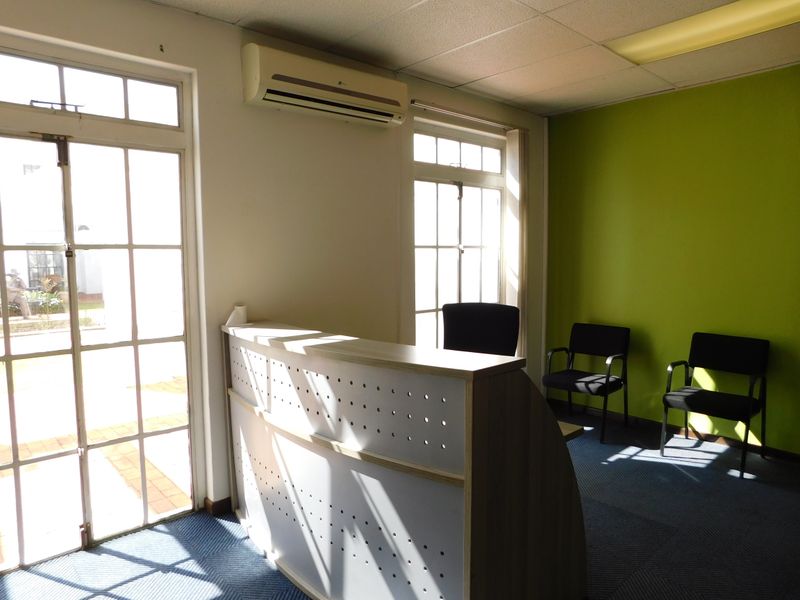 A Grade Move In Ready Ground Floor Office Space. - Photo 6