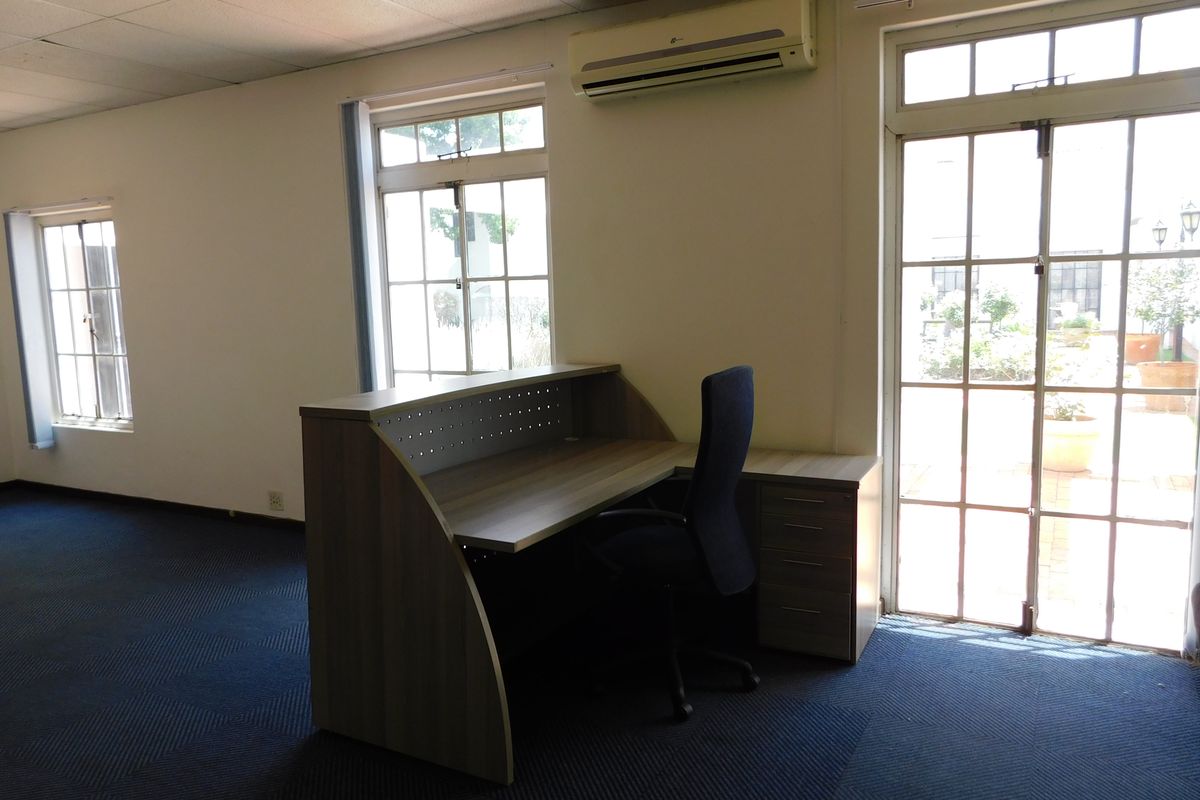 A Grade Move In Ready Ground Floor Office Space. - Photo 5