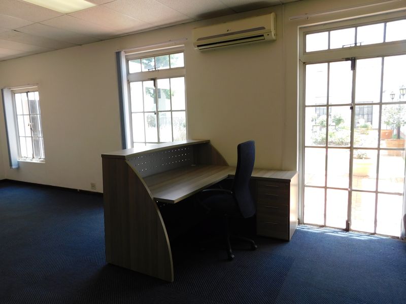 A Grade Move In Ready Ground Floor Office Space. - Photo 5