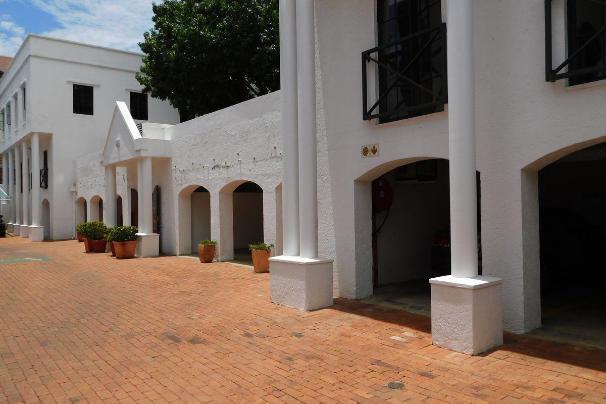 A Grade Move In Ready Ground Floor Office Space. - Photo 2