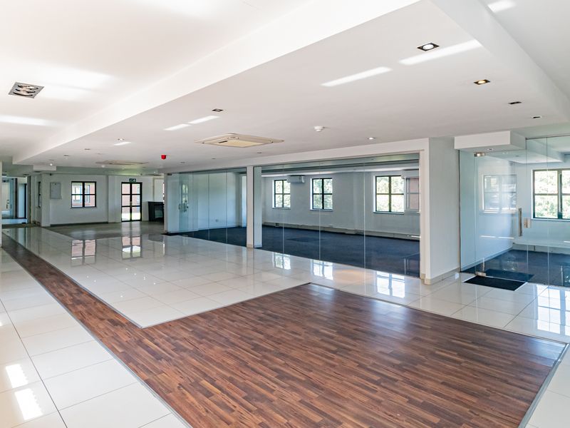 Entire Stand Alone Building With A R2 128 000 Tenant Incentive. - Photo 5