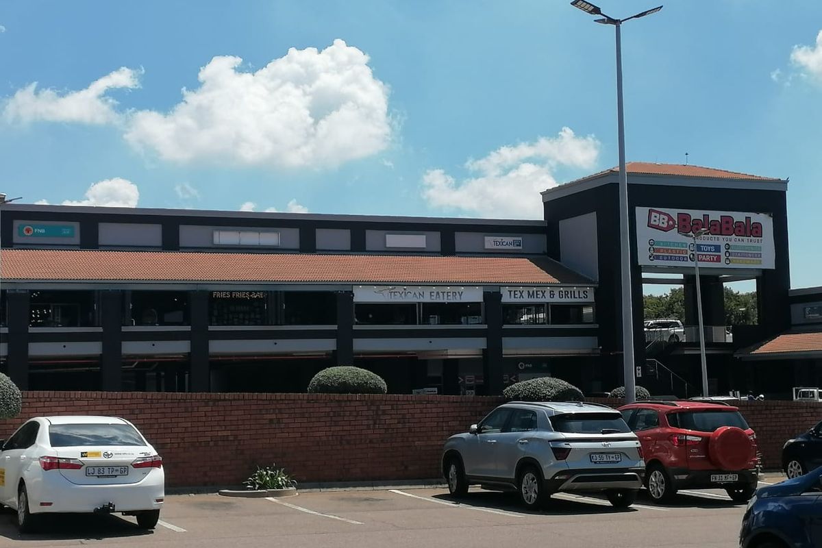 🏢 Prime Retail Space for Rent in Die Wilgers! 🏢 - Photo 2