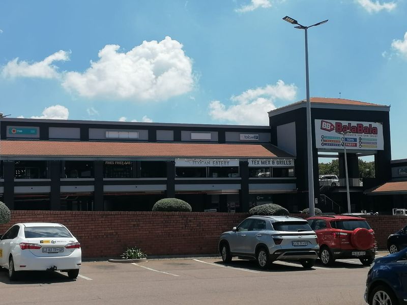 🏢 Prime Retail Space for Rent in Die Wilgers! 🏢 - Photo 2