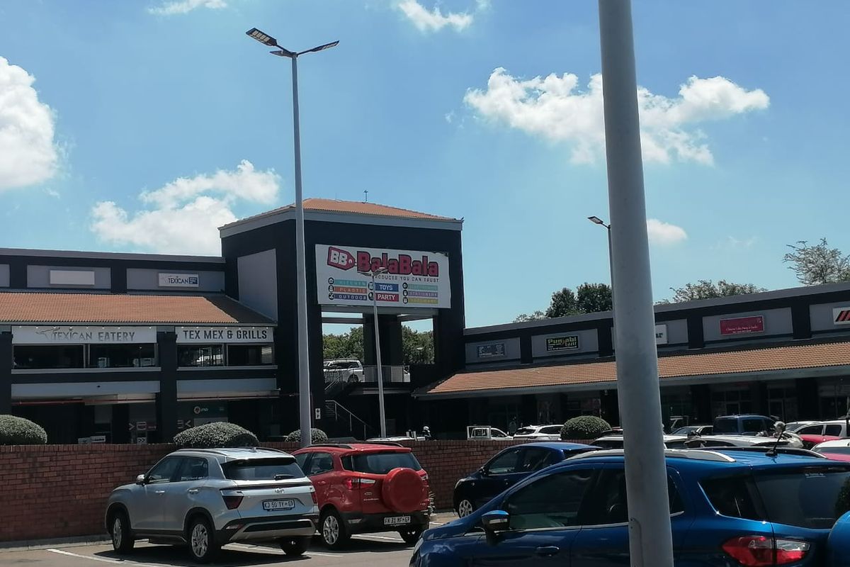 🏢 Prime Retail Space for Rent in Die Wilgers! 🏢 - Photo 3
