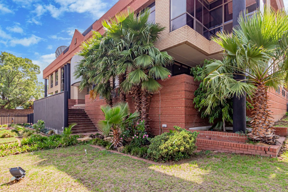 Furnished Or Unfurnished Business Premises To Let / For Sale. - Photo 2