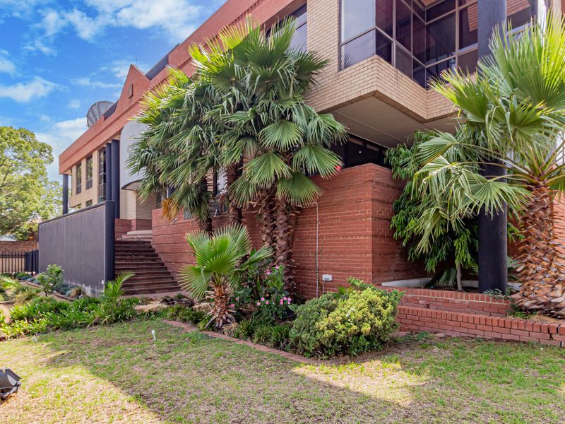 Furnished Or Unfurnished Business Premises To Let / For Sale. - Photo 2