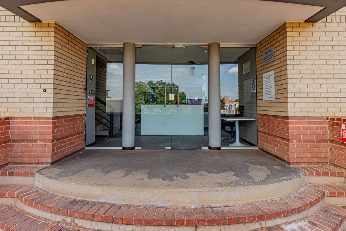 Furnished Or Unfurnished Business Premises To Let / For Sale. - Photo 3