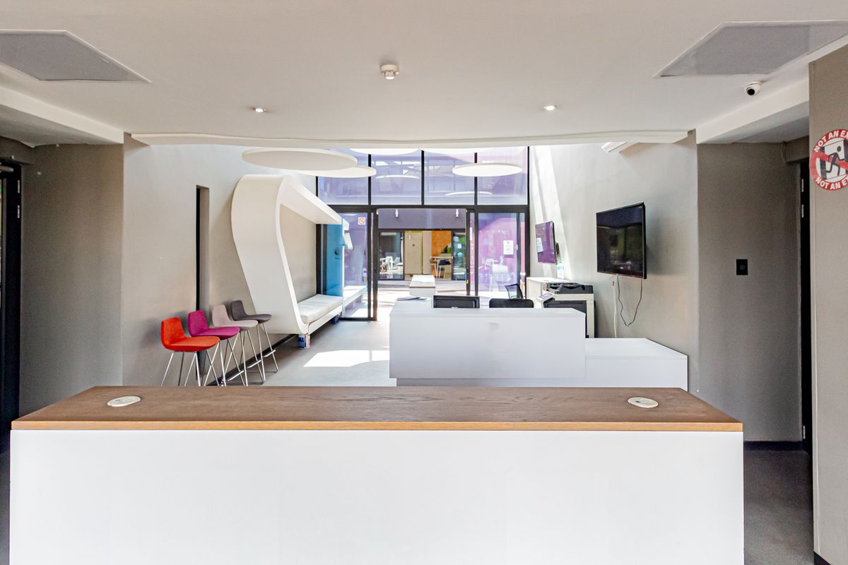 Furnished Or Unfurnished Business Premises To Let / For Sale. - Photo 4