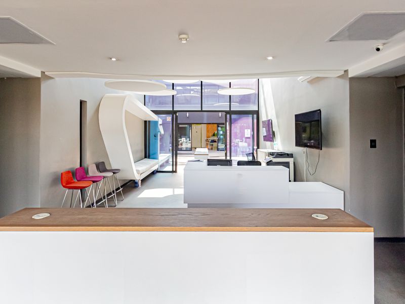 Furnished Or Unfurnished Business Premises To Let / For Sale. - Photo 4