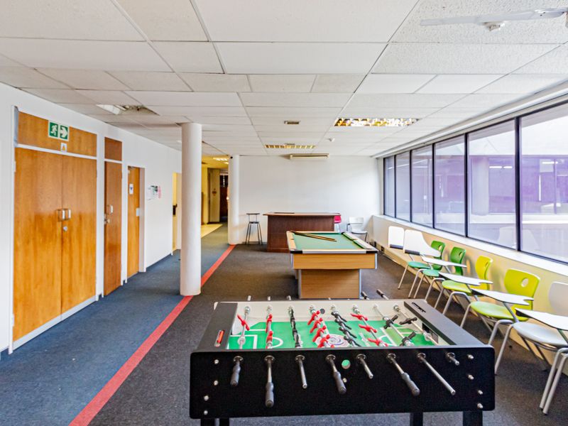 Furnished Or Unfurnished Business Premises To Let / For Sale. - Photo 8