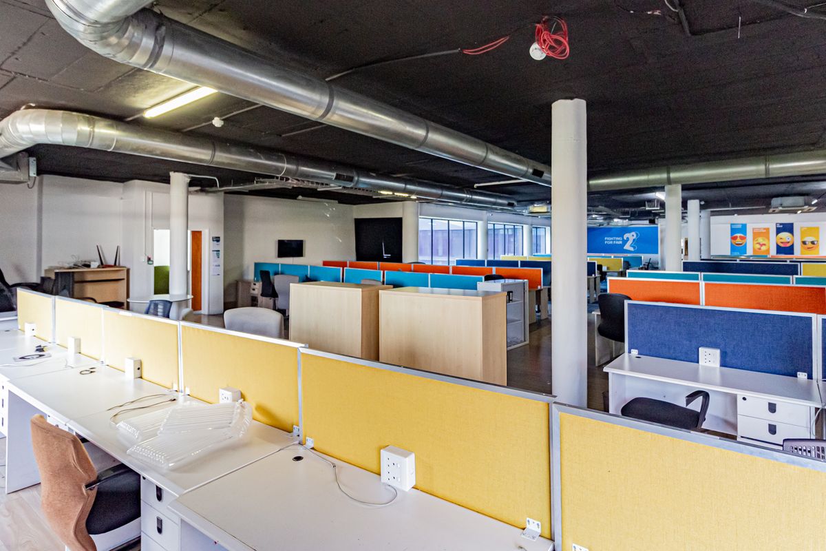 Furnished Or Unfurnished Business Premises To Let / For Sale. - Photo 5