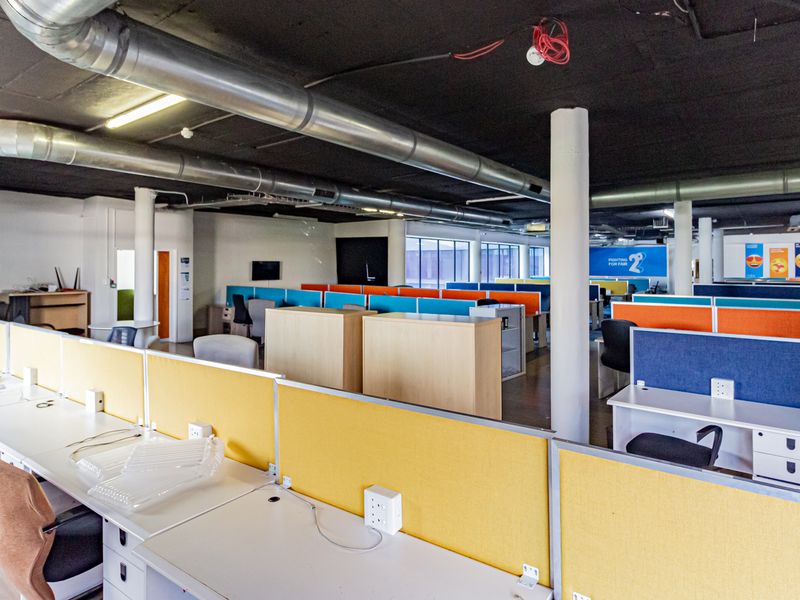 Furnished Or Unfurnished Business Premises To Let / For Sale. - Photo 5