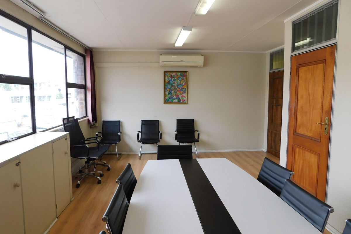 For Sale / To Let : Functional Offices At An Easy To Find Address. - Photo 5