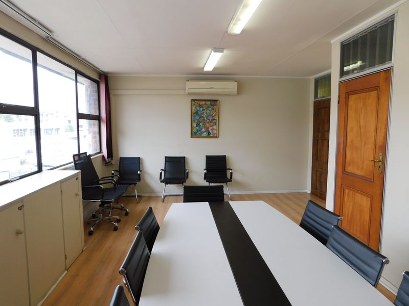 For Sale / To Let : Functional Offices At An Easy To Find Address. - Photo 5