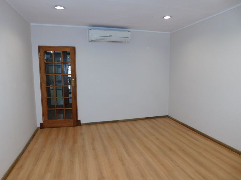 For Sale / To Let : Functional Offices At An Easy To Find Address. - Photo 9