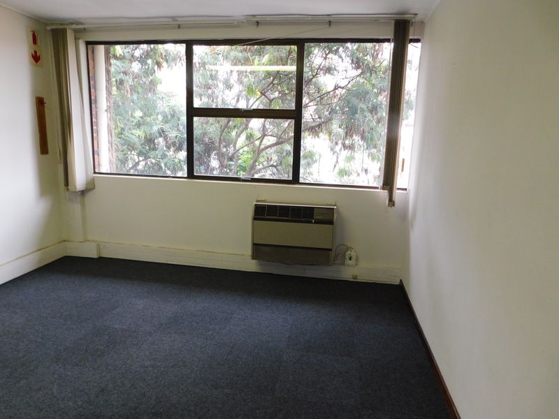 For Sale / To Let : Functional Offices At An Easy To Find Address. - Photo 8