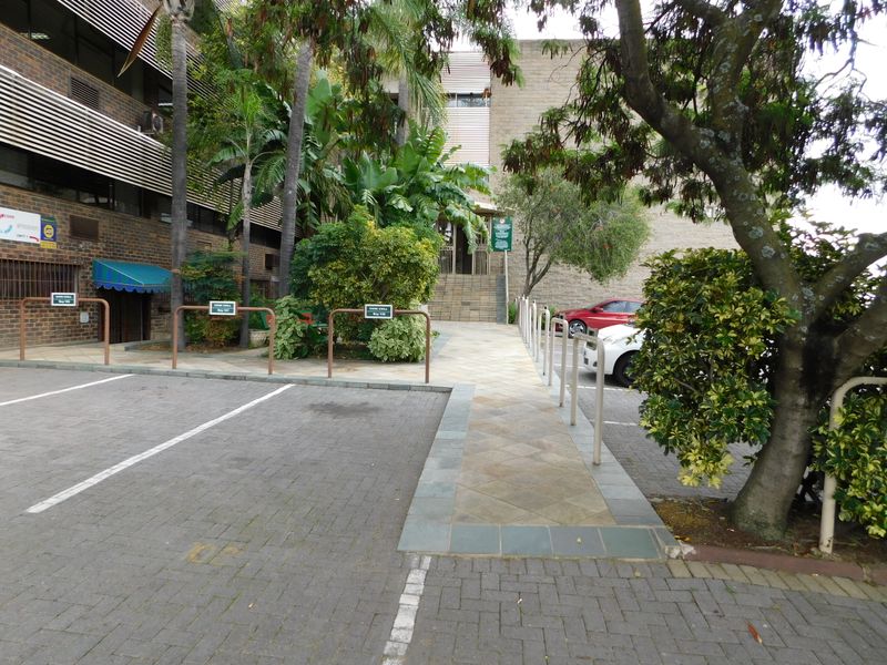For Sale / To Let : Functional Offices At An Easy To Find Address. - Photo 3