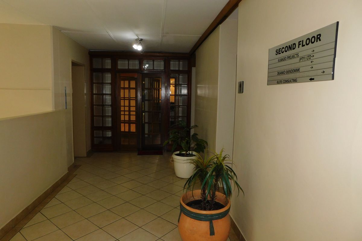 For Sale / To Let : Functional Offices At An Easy To Find Address. - Photo 4